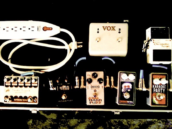 Pedal Board.jpg