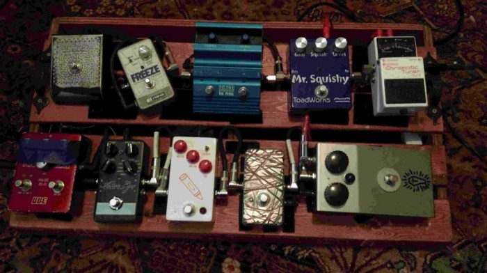 Boss TU-2, Toadworks Mr Squishy, modded EHX Freeze with external switch, Rocktron Hush, Dirge rangemaster, homemade Green Ringer clone, JHS Crayon, TC Electronic Alter Ego 2, BBE Two Timer