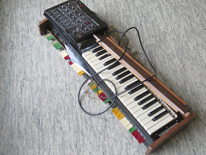 roland_sh-1000_01.jpg
