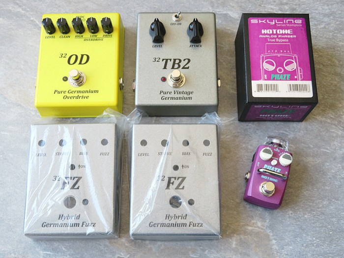 hotone_phaze_and_32_pedals.jpg
