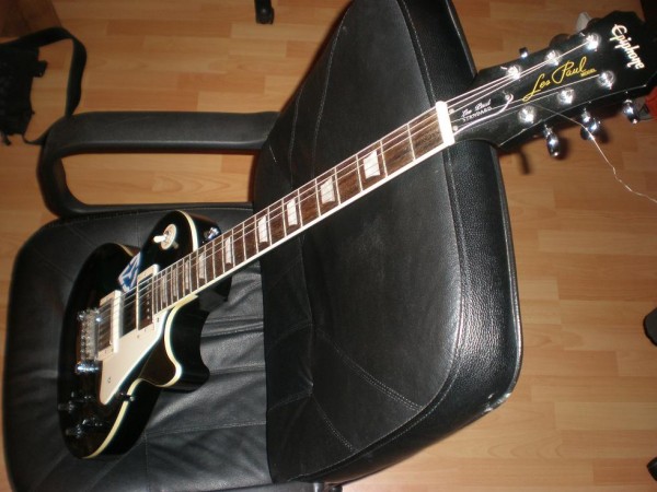 Epiphone LP.JPG