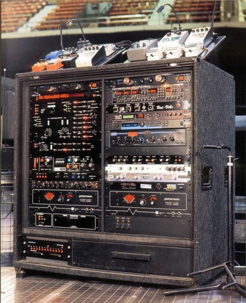DavidGIlmourPedalRig.jpg